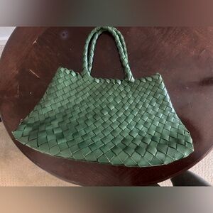 Sophisticated Green Woven Tote with Intricate Design